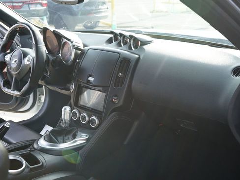 Used 2010 Nissan 370Z Touring w/ Sport Pkg image 16