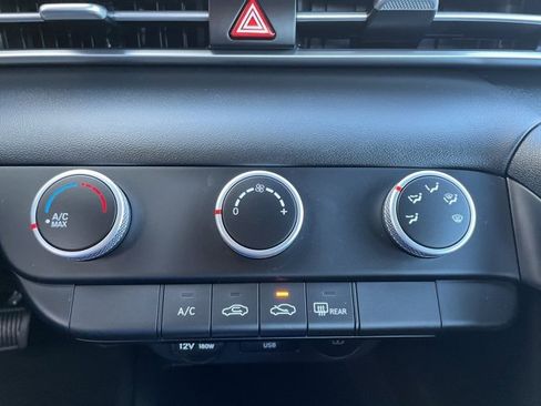 Used 2025 Hyundai Elantra SE image 16