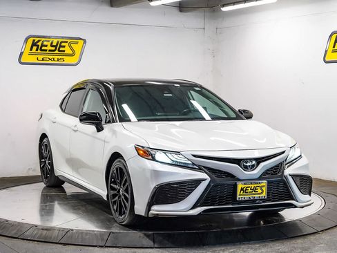 Used 2022 Toyota Camry XSE FWD image 5