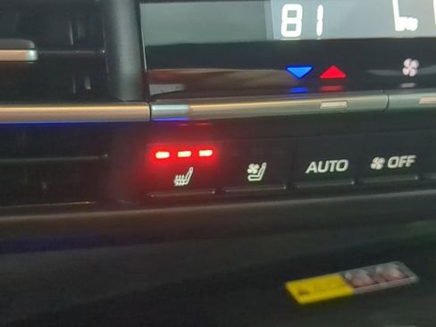 Certified 2025 Toyota Sienna Platinum image 14