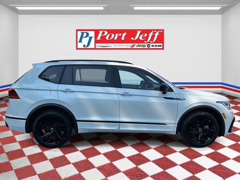 Used 2023 Volkswagen Tiguan SE R-Line image 4