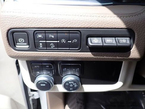 Used 2021 GMC Yukon Denali AWD/4WD image 25