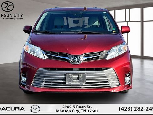 Used 2020 Toyota Sienna XLE Premium image 3