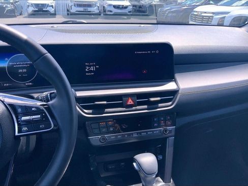 Used 2024 Kia Seltos EX AWD/4WD image 6