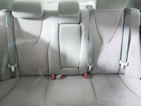 Used 2011 Toyota Camry LE image 13