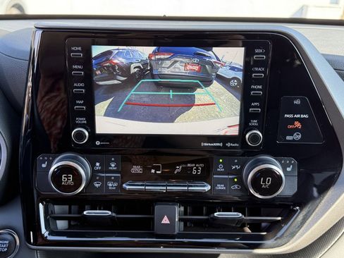 Used 2022 Toyota Highlander XLE image 30