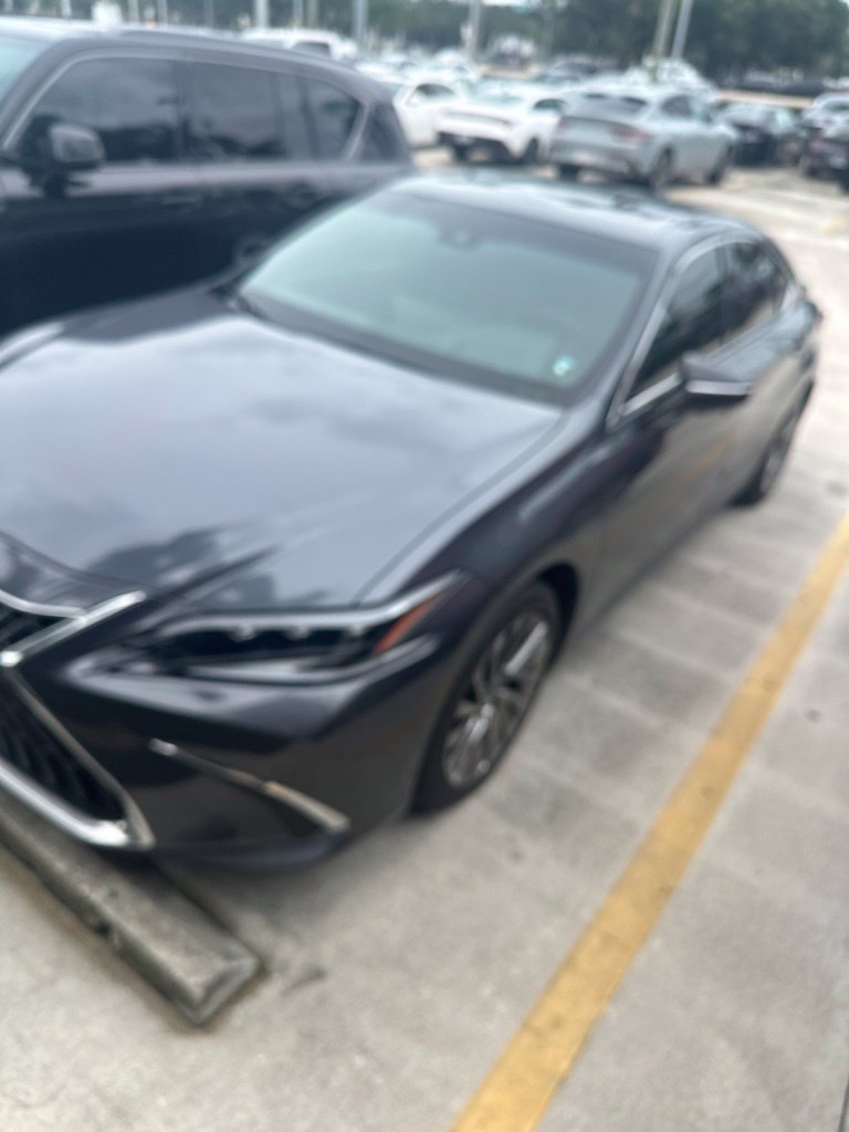 Used 2024 Lexus ES 300h Ultra Luxury w/ Accessory Package (Z2) FWD image 3