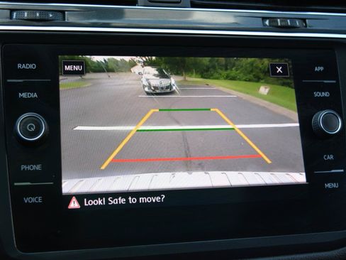 Used 2019 Volkswagen Tiguan SE w/ Panoramic Sunroof Package AWD/4WD image 24