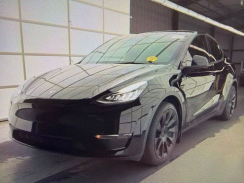 Used 2023 Tesla Model Y Long Range AWD/4WD image 5