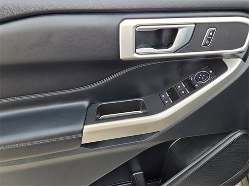 Used 2022 Ford Explorer XLT w/ Equipment Group 202A image 25