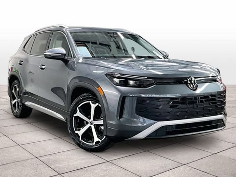 New 2026 Volkswagen Tiguan SE image 2