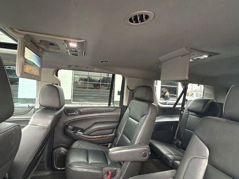 Used 2017 Chevrolet Suburban LT image 46