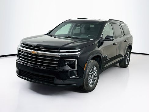 Used 2026 Chevrolet Traverse LT FWD image 3