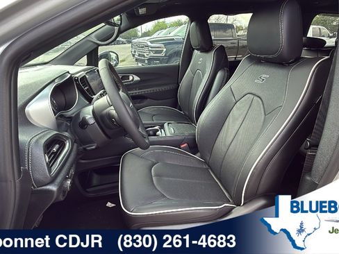 New 2026 Chrysler Pacifica Limited w/ S Appearance Package FWD image 13