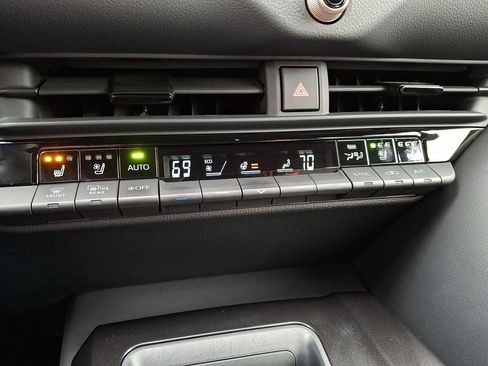 Used 2025 Toyota Crown Signia AWD/4WD image 23