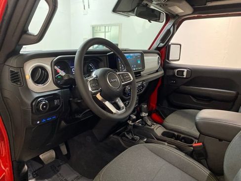 Used 2025 Jeep Wrangler Unlimited Sahara w/ Safety Group AWD/4WD image 67
