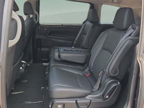 Used 2023 Honda Odyssey EX-L image 11