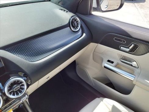 Used 2025 Mercedes-Benz GLA 250 4MATIC image 25