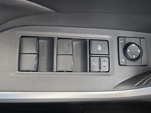 Used 2025 Toyota RAV4 LE AWD/4WD image 28