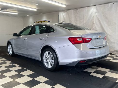 Used 2018 Chevrolet Malibu LT w/ Driver Confidence Package FWD image 9