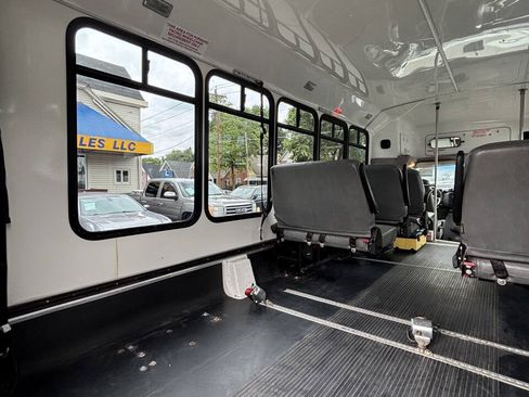 Used 2009 Ford E-450 and Econoline 450 RWD image 12