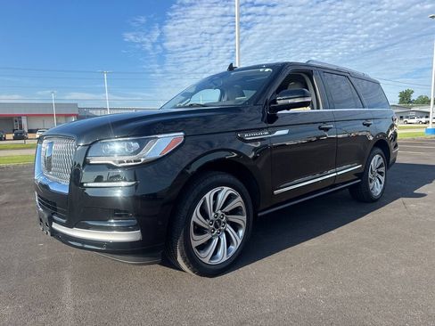 Used 2023 Lincoln Navigator Reserve AWD/4WD image 2