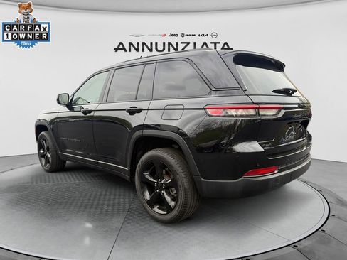 Used 2023 Jeep Grand Cherokee Limited w/ Black Appearance Package AWD/4WD image 3