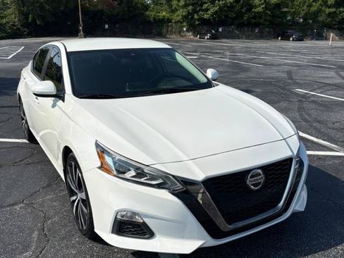 Used 2020 Nissan Altima 2.5 SR FWD image 3