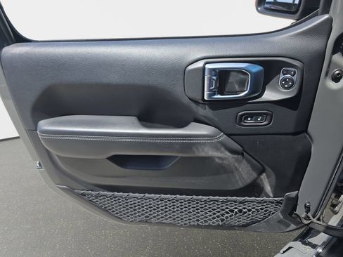 Used 2018 Jeep Wrangler Unlimited Sahara AWD/4WD image 29