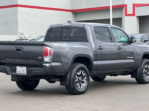 Certified 2022 Toyota Tacoma TRD Off-Road image 2