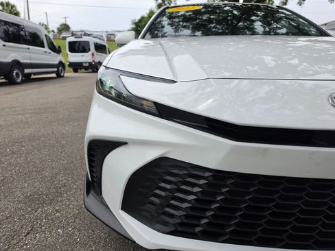Used 2025 Toyota Camry SE FWD image 12