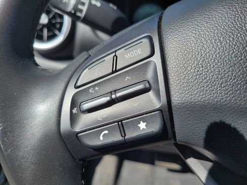Used 2022 Hyundai Kona Limited FWD image 23