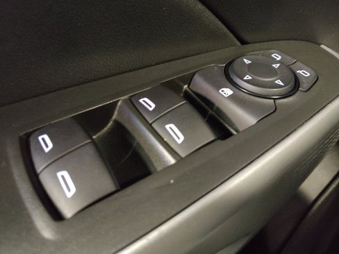 Used 2025 Chevrolet Trax LS FWD image 27