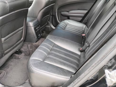 Used 2018 Chrysler 300 S w/ S Model Appearance Package AWD/4WD image 17