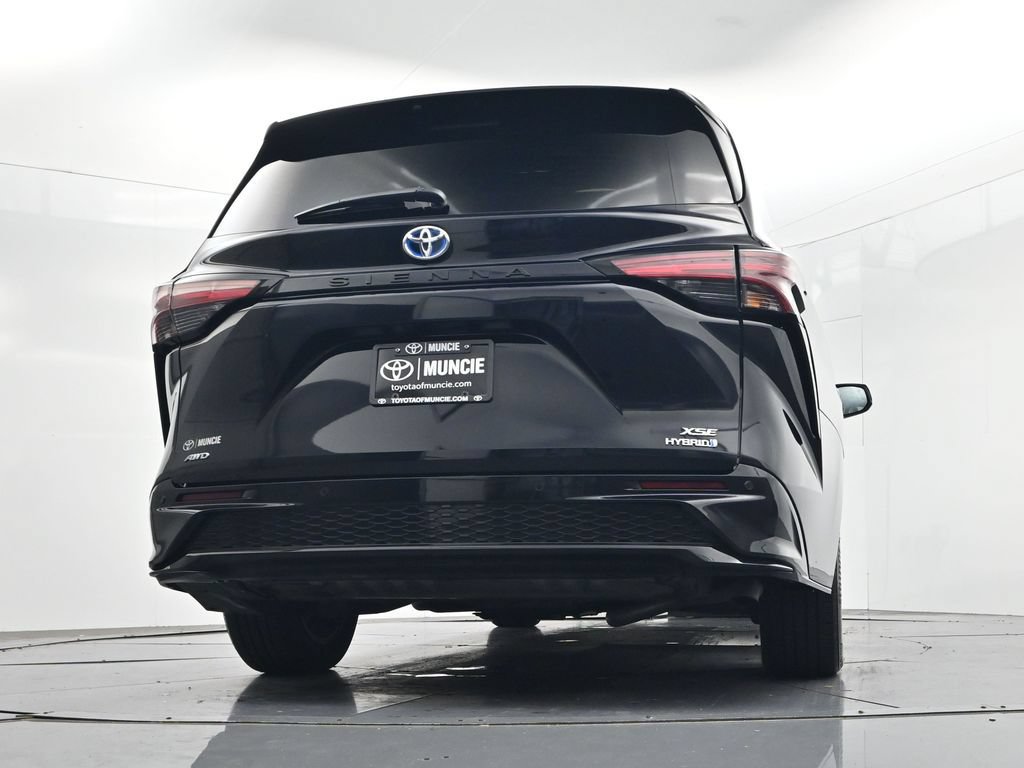 Used 2024 Toyota Sienna XSE w/ XSE Plus Package AWD/4WD image 41