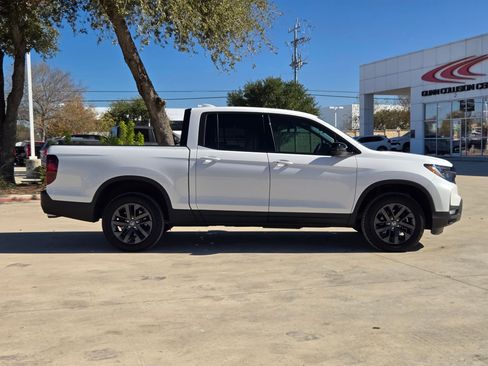 Used 2025 Honda Ridgeline Sport image 2