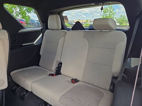 Used 2023 Chevrolet Traverse LT w/ LPO, Floor Liner Package AWD/4WD image 10