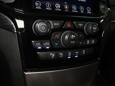 Used 2019 Jeep Grand Cherokee Limited AWD/4WD image 29