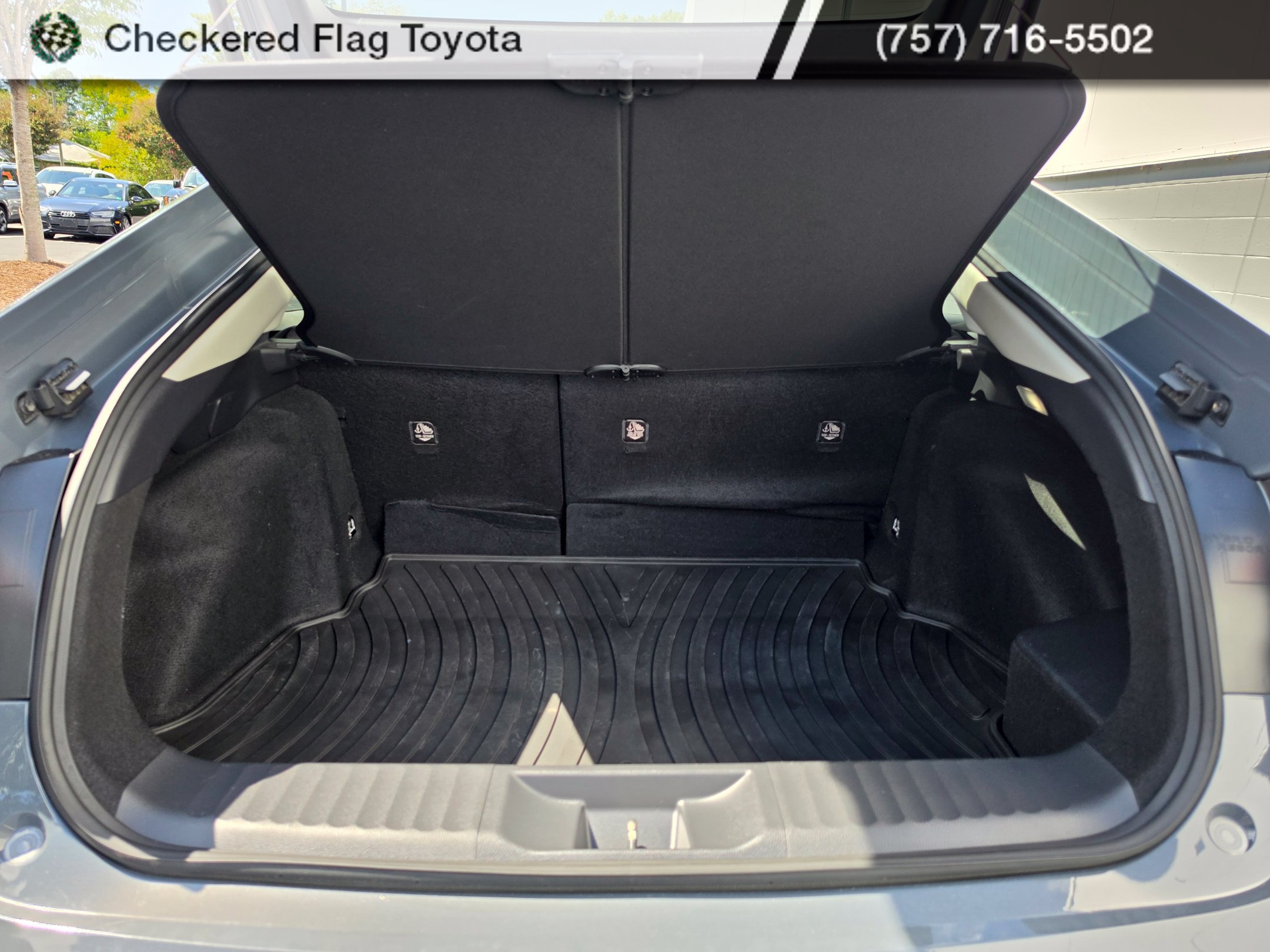 Used 2023 Toyota Prius LE FWD image 12