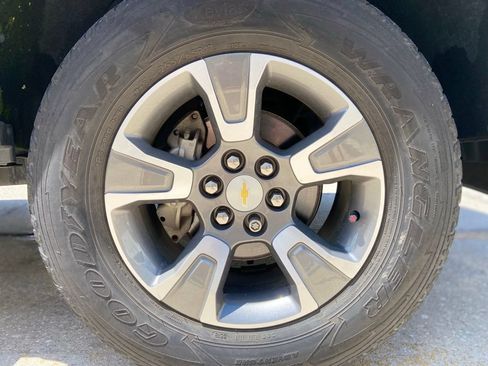 Used 2019 Chevrolet Colorado Z71 AWD/4WD image 12