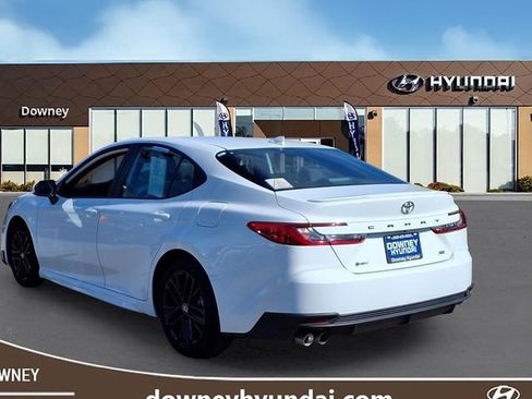 Used 2025 Toyota Camry SE FWD image 6