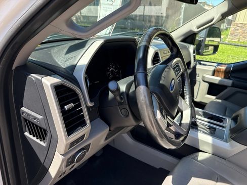 Used 2018 Ford F150 Lariat w/ Equipment Group 502A Luxury AWD/4WD image 11