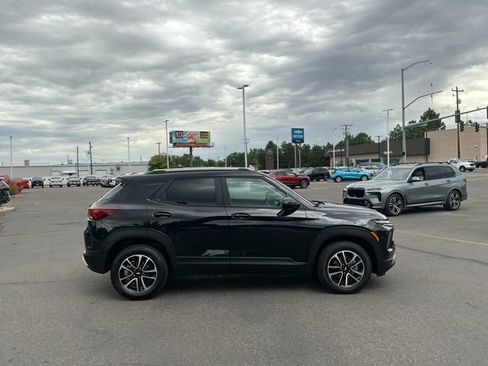 Used 2025 Chevrolet TrailBlazer LT AWD/4WD image 2