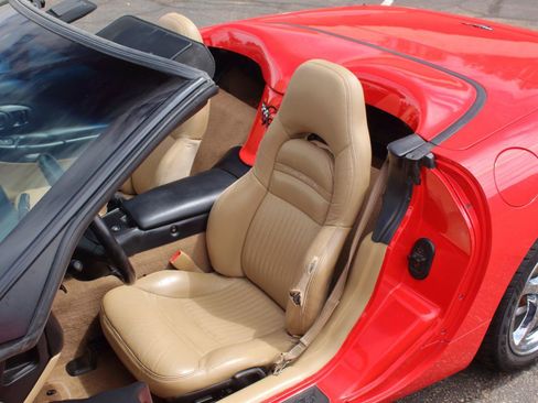 Used 1999 Chevrolet Corvette Convertible w/ Memory Pkg RWD image 9