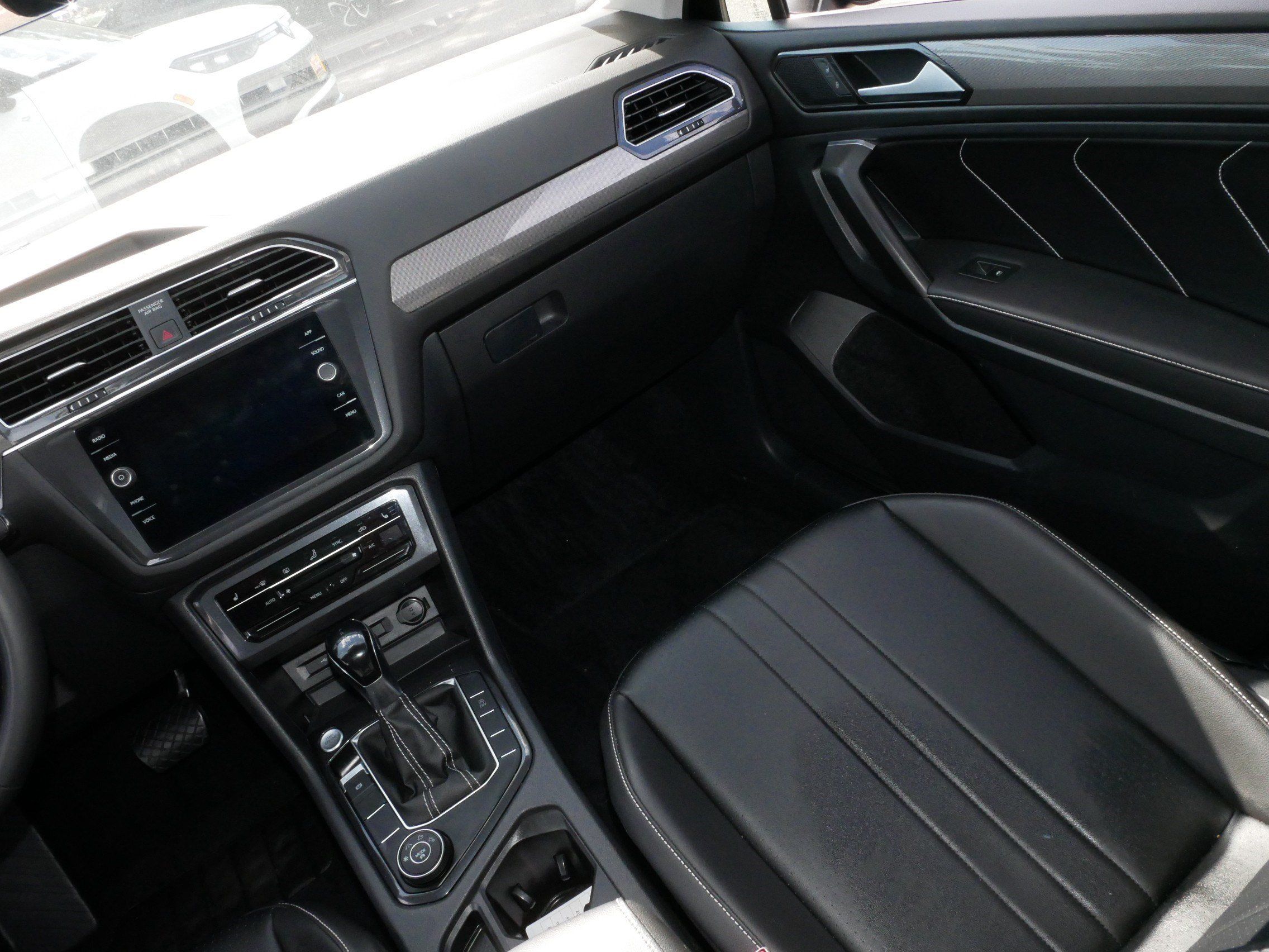 Used 2022 Volkswagen Tiguan SE w/ Panoramic Sunroof Package AWD/4WD image 37