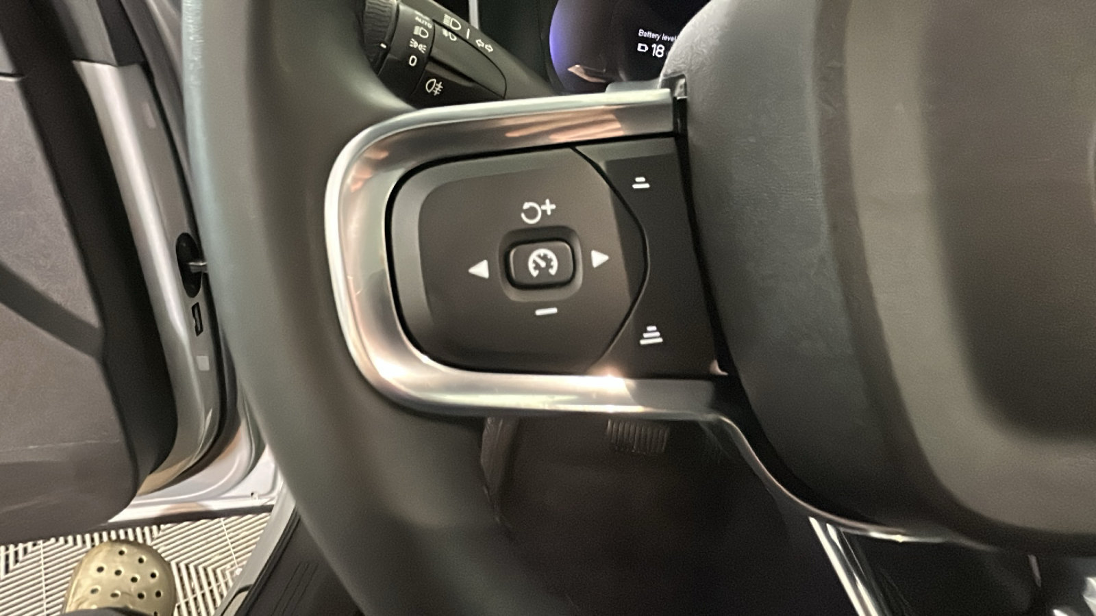 Used 2023 Volvo XC40 Recharge Plus AWD/4WD image 18