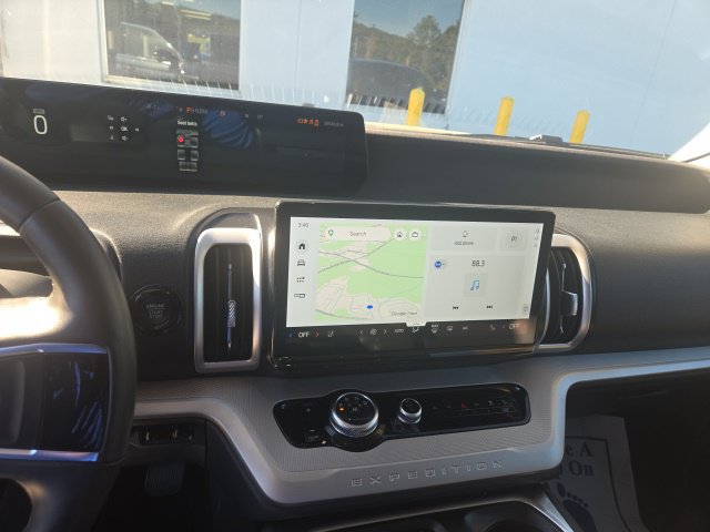 Used 2025 Ford Expedition Active AWD/4WD image 31