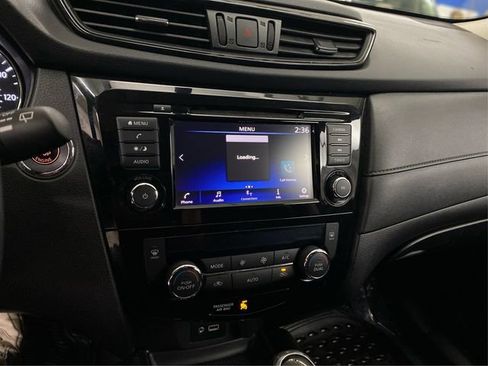 Used 2018 Nissan Rogue SV AWD/4WD image 28