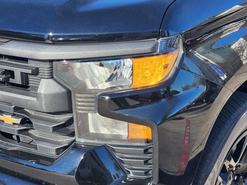 Used 2023 Chevrolet Silverado 1500 Custom image 8