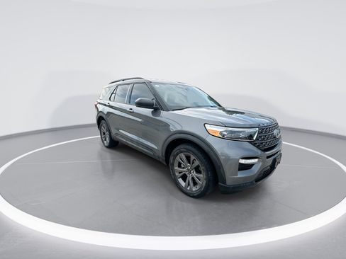 Used 2021 Ford Explorer XLT w/ Equipment Group 202A AWD/4WD image 2